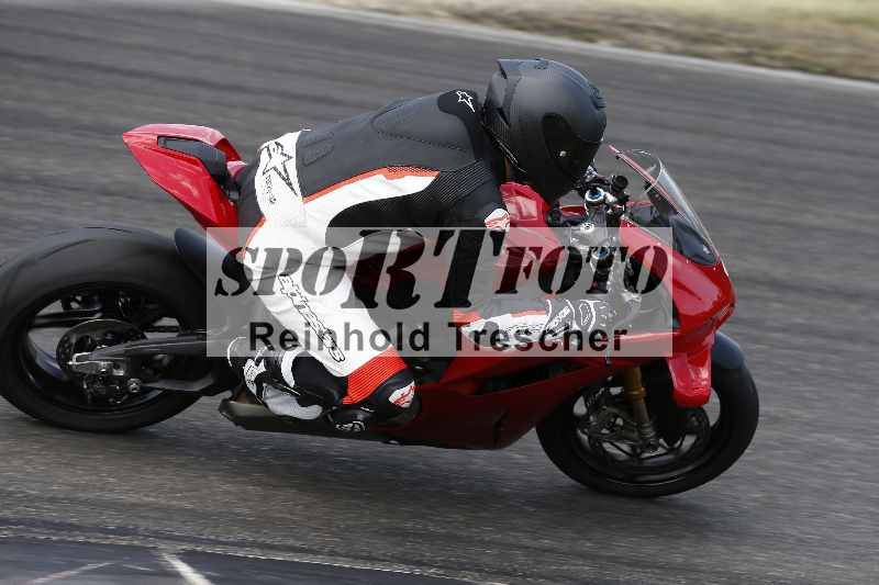 /21 17.06.2026  Ducati Schweiz Track Warmup ADR/Gruppe gruen/backside